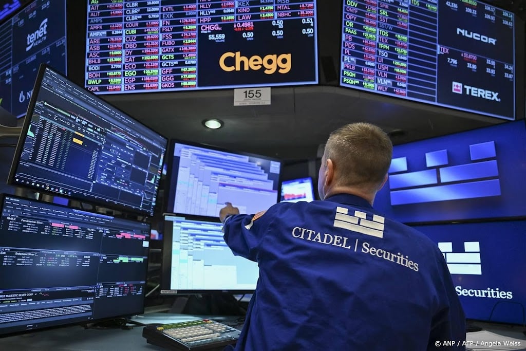 Wall Street sluit met kleine minnen, entertainmentconcerns dalen