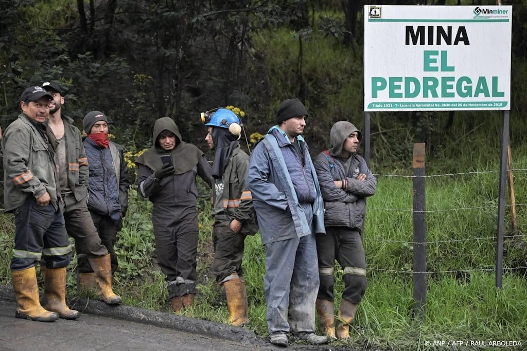 Twaalf medewerkers vast na explosie in mijn Colombia