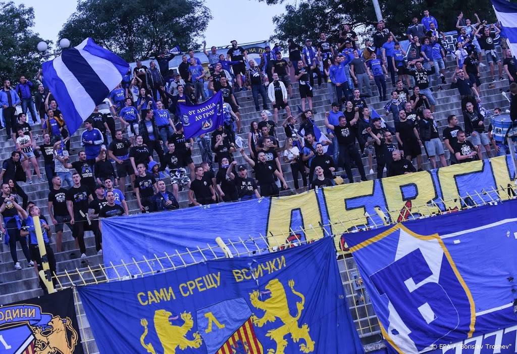 Bulgaarse voetbalfans nemen het niet zo nauw met coronaregels