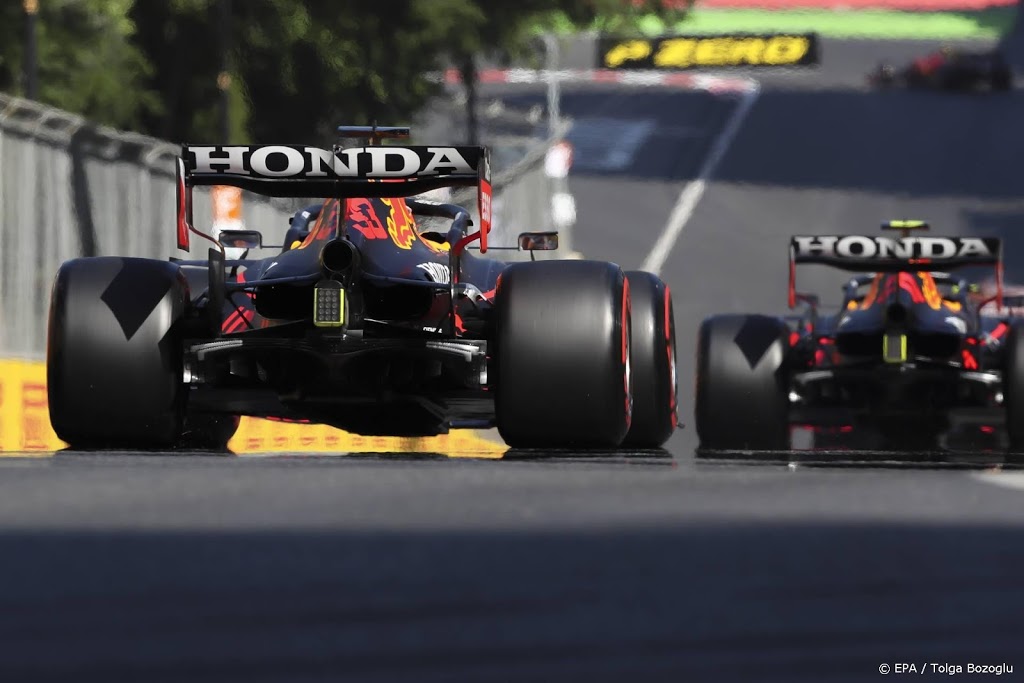 Leclerc pakt met crash pole in Bakoe, derde startplek Verstappen