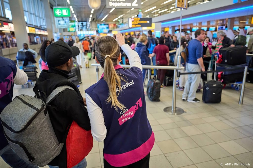 Drukte op Schiphol volgens luchthaven weer 'behapbaar'