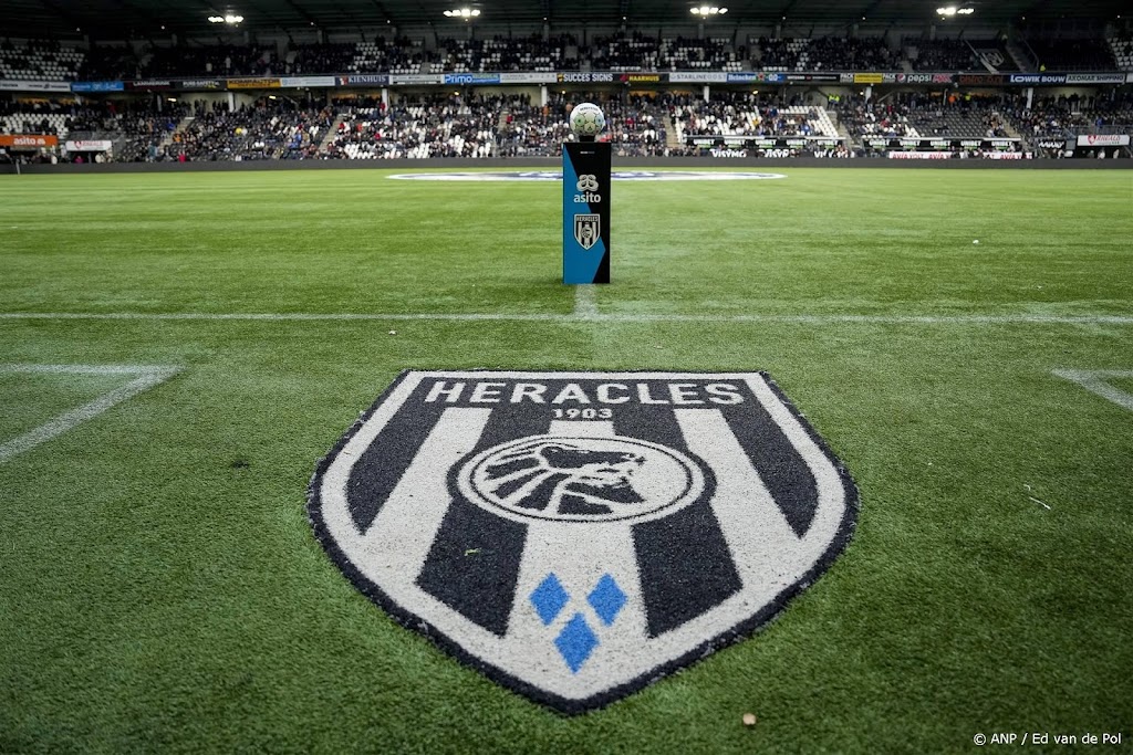 Heracles Almelo neemt twee verdedigers over van Pescara