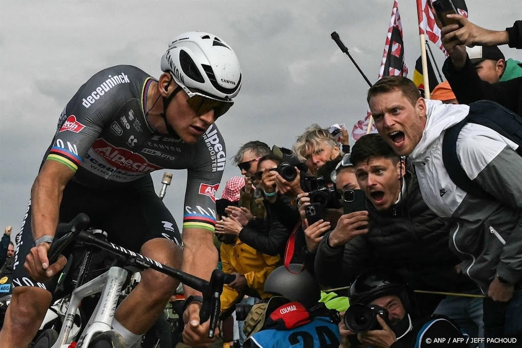 Van der Poel na polsbreukje fit genoeg om te starten in Dauphiné
