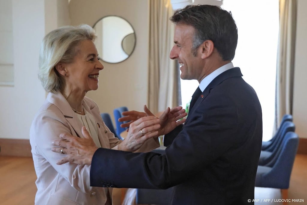 Commissie moet sms'jes Von der Leyen bewaren, zegt EU-ombudsvrouw