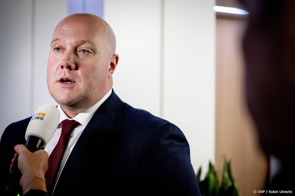 Aartsen wil komende jaren 75.000 extra asielzoekers aan het werk