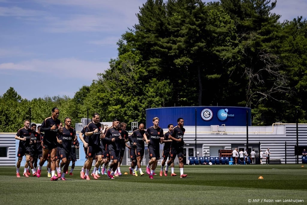 Oranje traint voor het eerst met complete WK-selectie in Amerika
