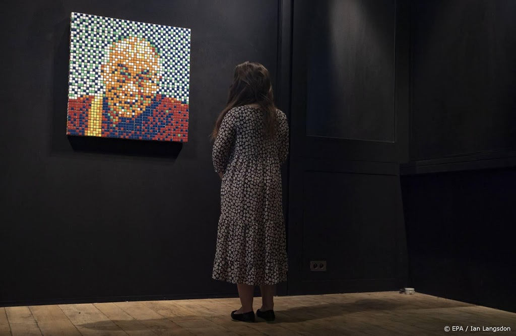 Portret dalai lama van Rubiks kubussen doet ruim 468.000 euro
