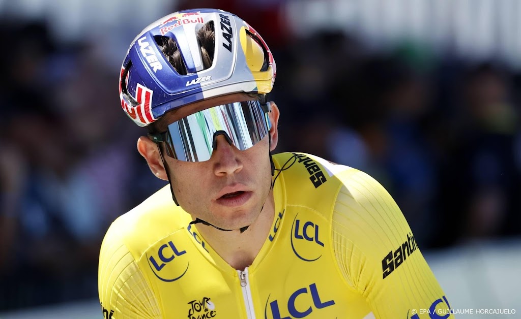 Van Aert soleert in het geel naar ritzege in Tour