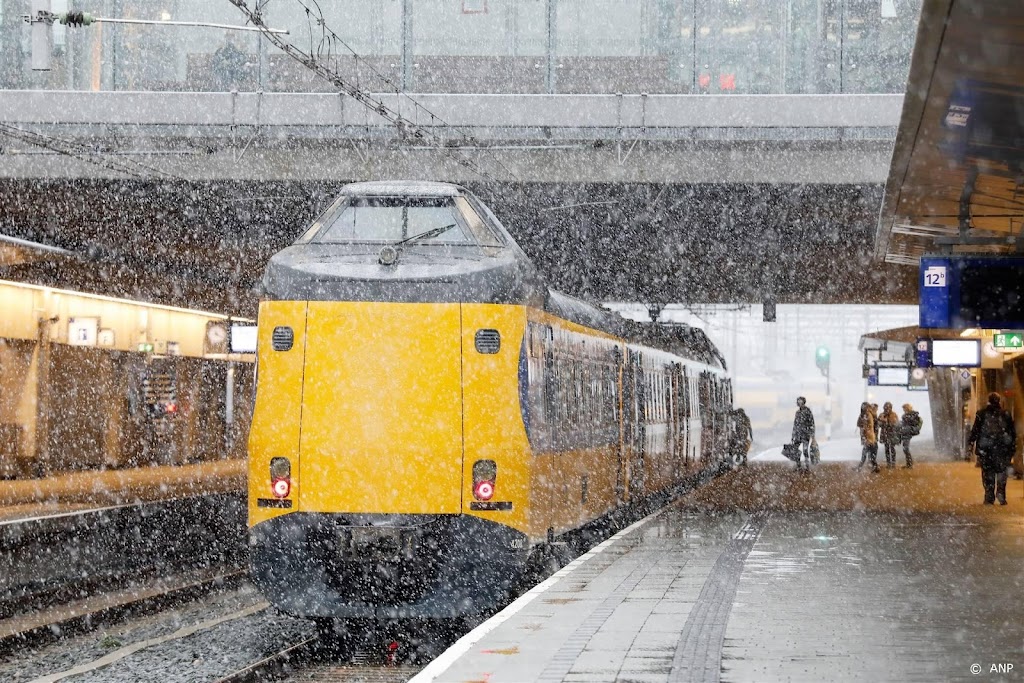 NS legt treinverkeer in Noord-Holland en Flevoland stil om storm