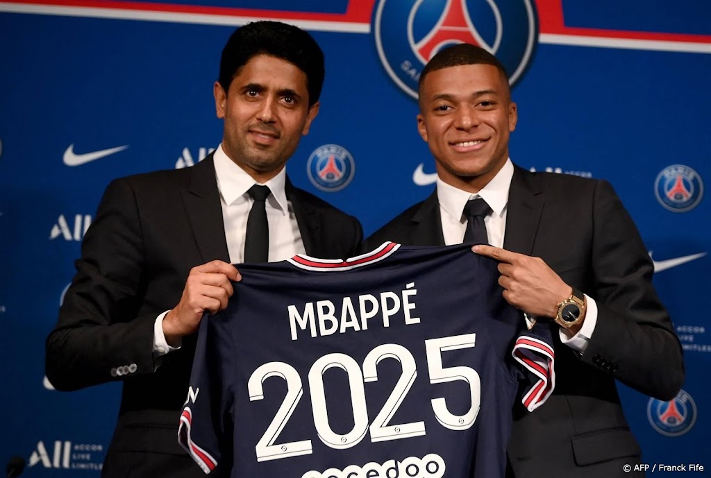 Voorzitter PSG voert druk op en wil dat Mbappé contract verlengt