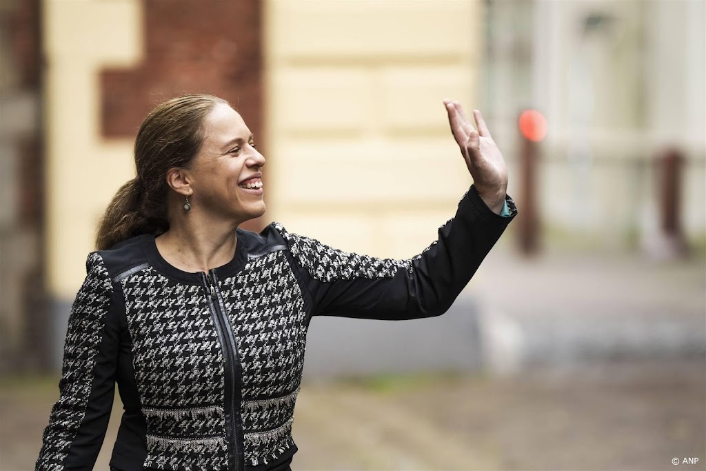 Van Zanen feliciteert Schouten: ze vindt het een eer