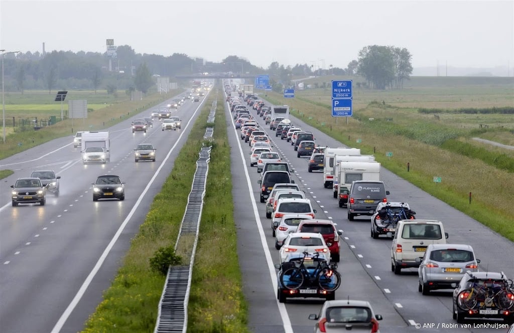 RWS waarschuwt voor drukkere spits komende vrijdagen om vakantie