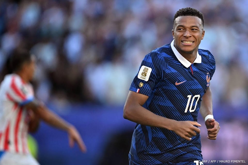 Mbappé prijst ploeggenoten die hoofd koel hielden tegen Paraguay