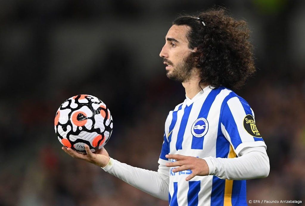 Chelsea neemt Spaanse verdediger Cucurella over van Brighton