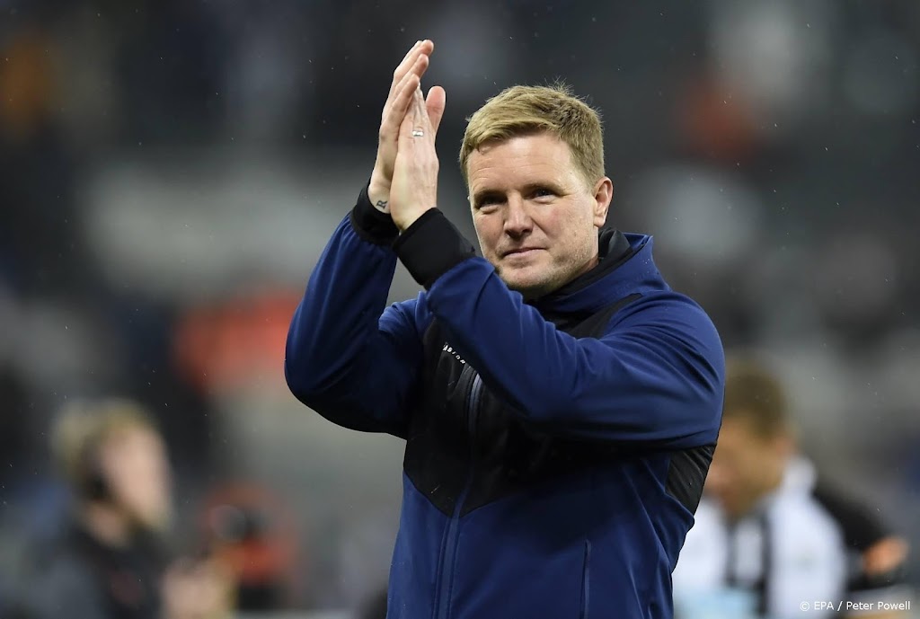 Newcastle United verlengt contract trainer Howe vlak voor seizoen