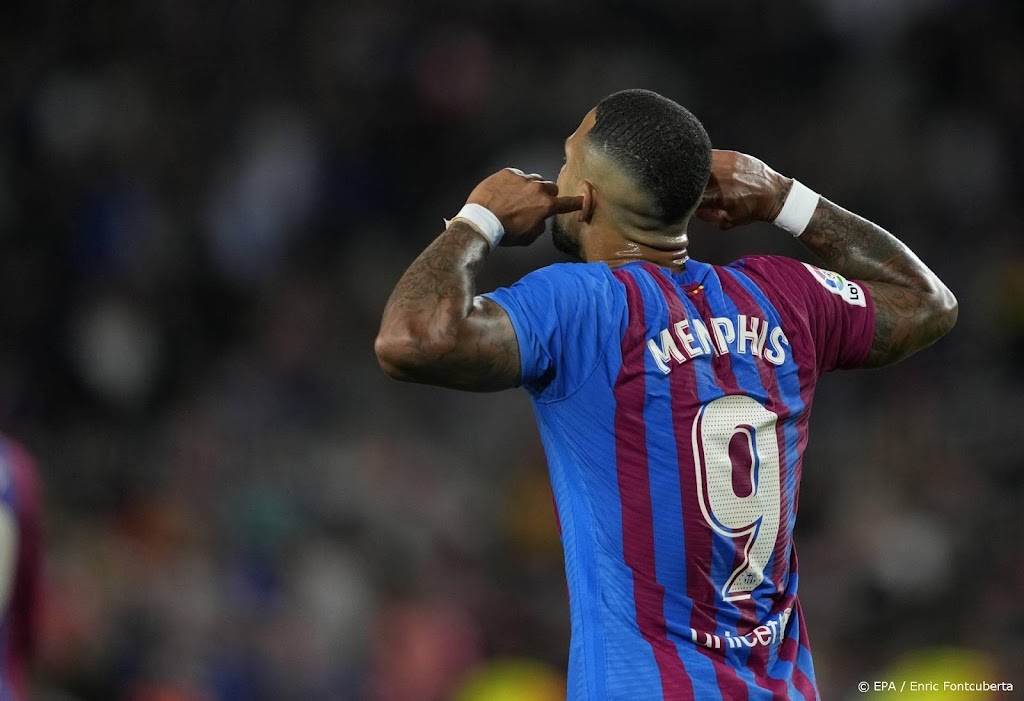 Depay moet bij FC Barcelona rugnummer 9 afstaan aan Lewandowski