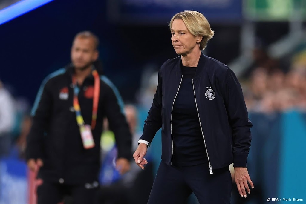Bondscoach Duitse voetbalsters neemt twijfel weg, wil aanblijven