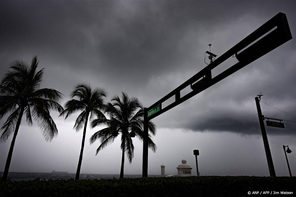 Storm Debby als orkaan op weg naar Florida