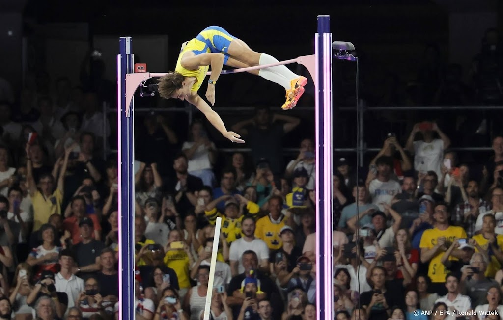 Polsstokhoogspringer Duplantis prolongeert titel met wereldrecord