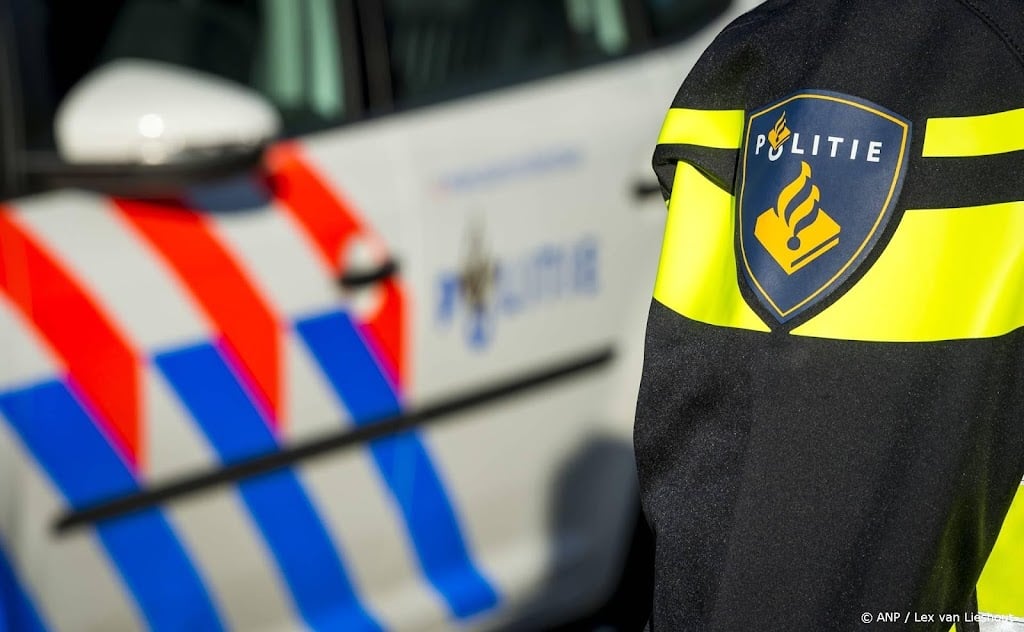 Twee Rotterdamse agenten gewond bij controle, man aangehouden