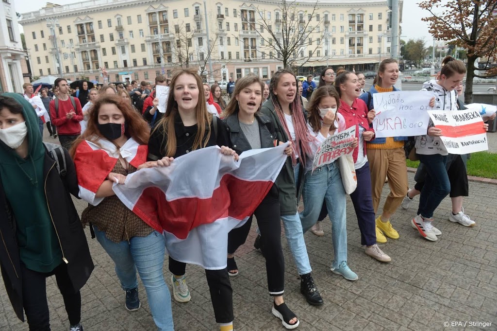 Duizenden Wit-Russische vrouwen de straat op tegen Loekasjenko