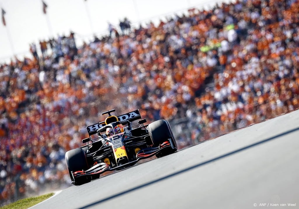 Verstappen doorbreekt grens van duizend rondes aan de leiding