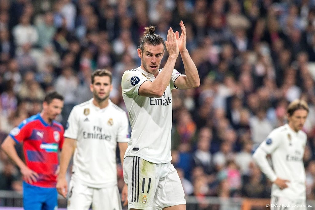 Bale bezorgt Wales in blessuretijd zege tegen Belarus