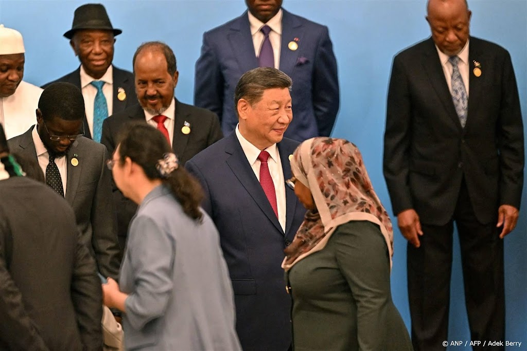 Chinese president Xi belooft 50 miljard aan steun voor Afrika