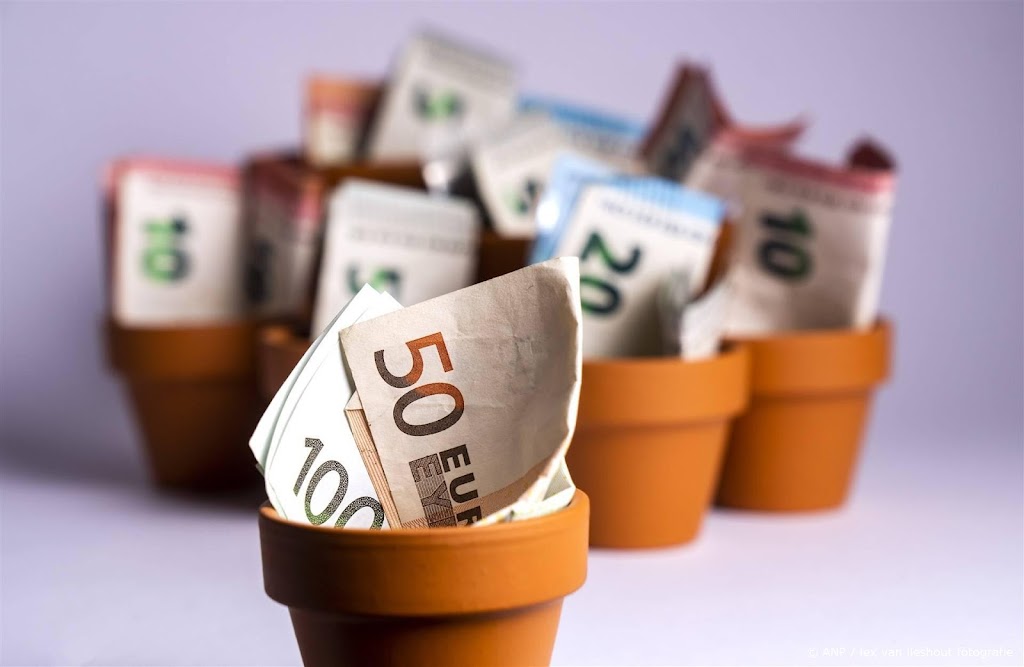 Nederlanders stallen fors meer spaargeld bij banken over de grens