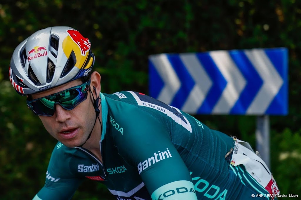 Wielrenner Van Aert na val niet meer in actie dit seizoen