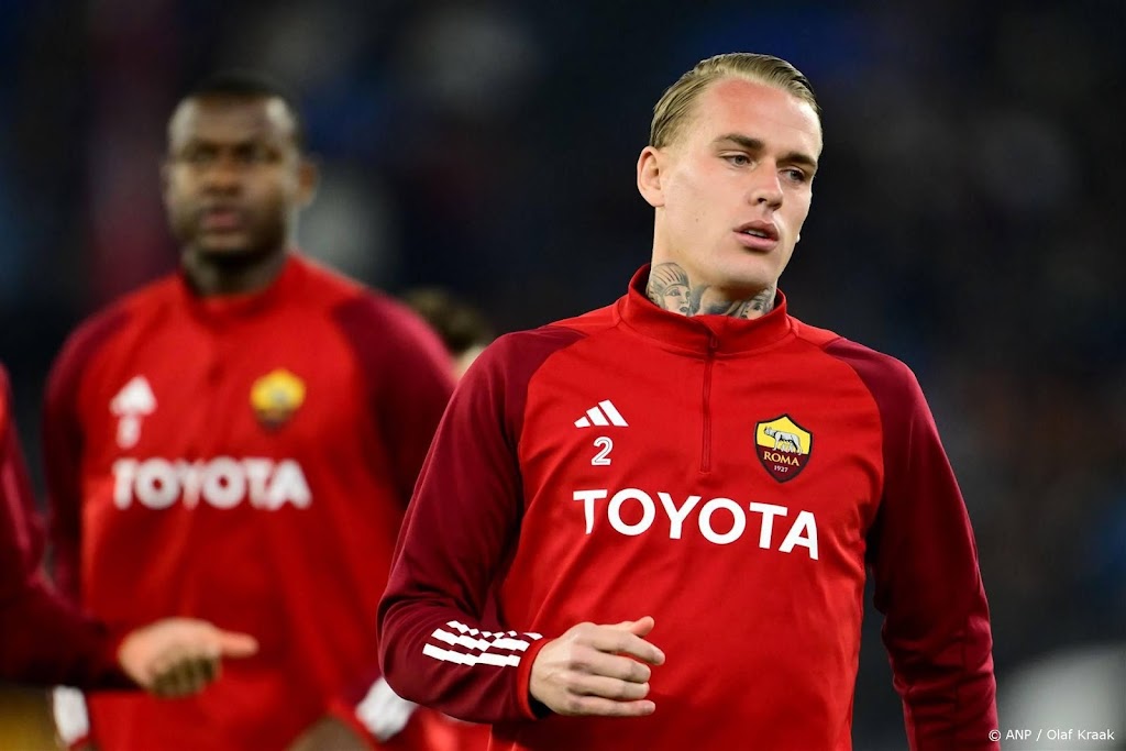 Karsdorp maakt debuut voor PSV in oefenduel (1-1) met Genk