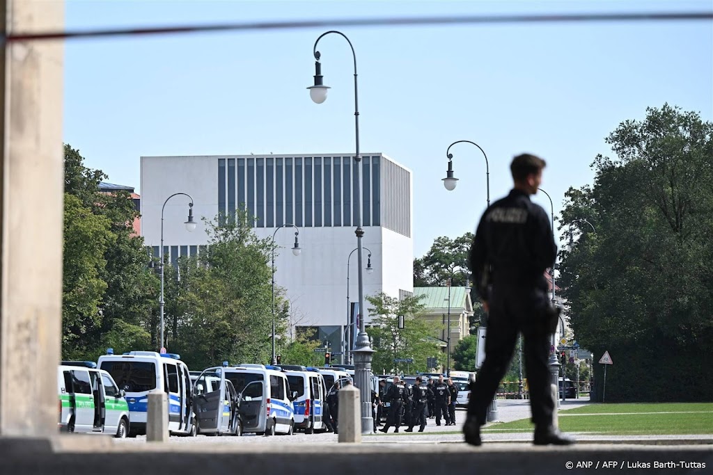 Politie gaat uit van terrorisme bij schietpartij München