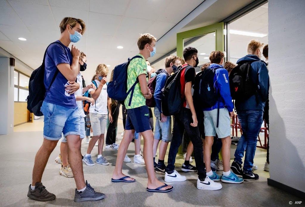 Middelbare scholieren dringend verzocht mondkapjes te dragen