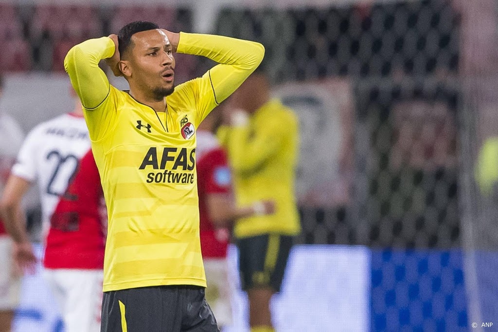 FC Emmen legt Van Rhijn voor één seizoen vast