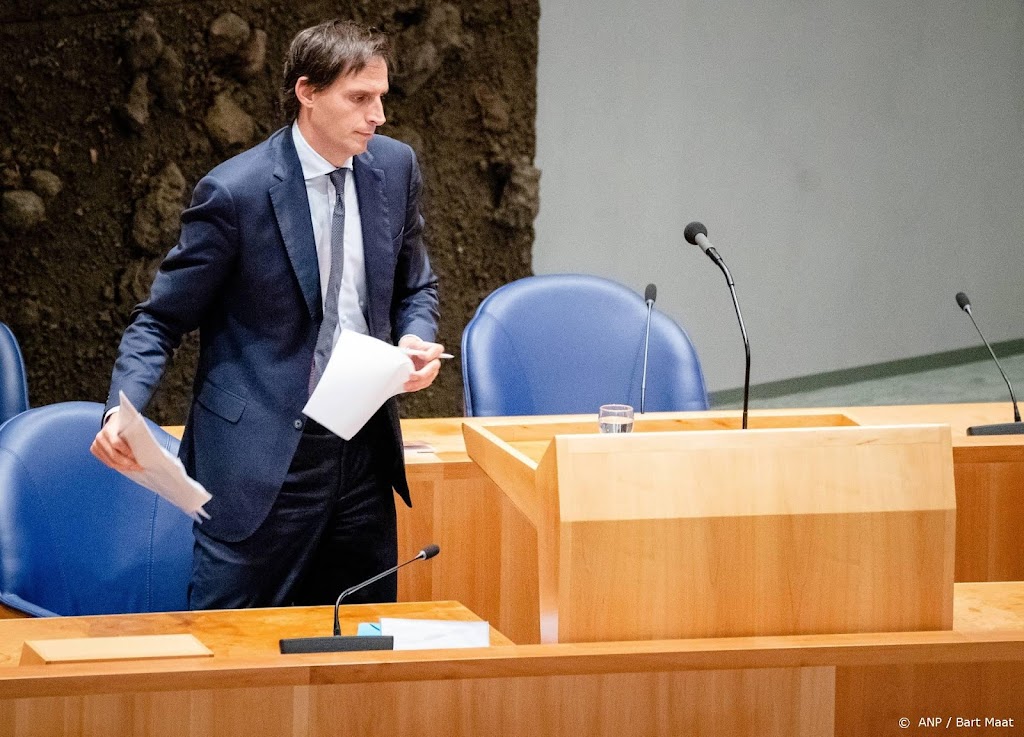 Hoekstra belegde voor aanvullend pensioen op Guernsey