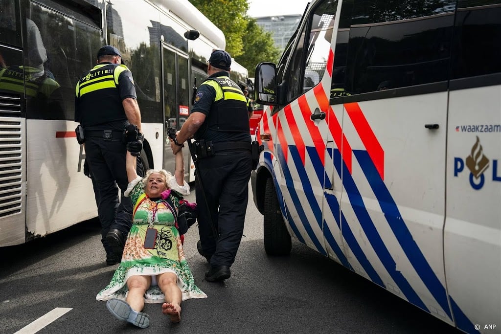Aangehouden A12-blokkeerders niet naar stadion ADO gebracht