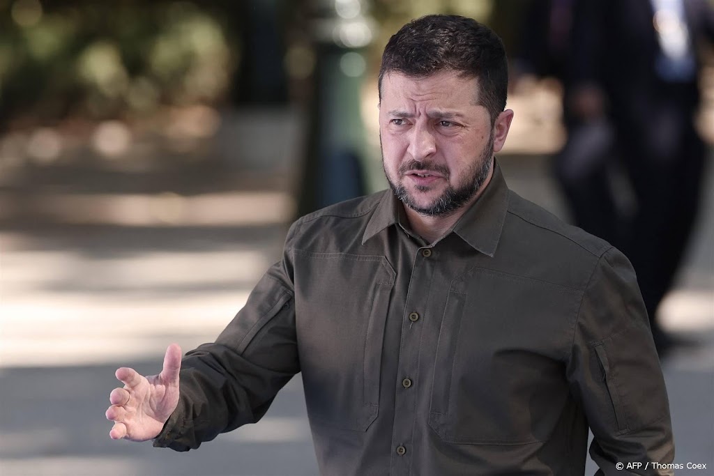 Zelensky: tientallen doden door Russische raketaanval op winkel