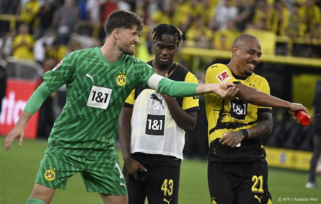 Doelman Kobel verlengt contract bij Borussia Dortmund