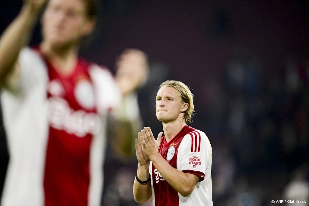 Heitinga hoopt dat Dolberg over twee weken weer aansluit bij Ajax