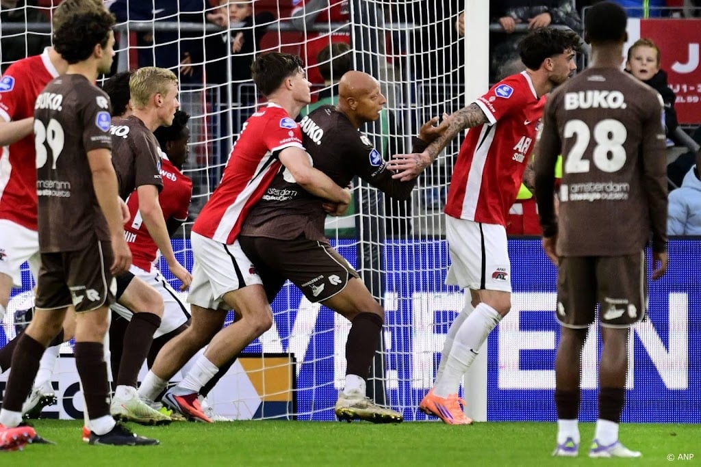 AZ boekt thuis tegen Telstar eerste zege in vijf duels