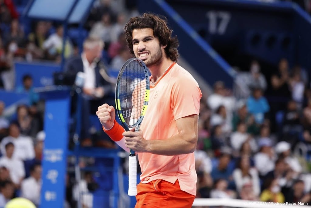 Titelverdediger Alcaraz bereikt finale in Tokio