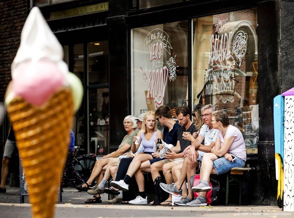 Onderzoeksbureau: winkelstraten rustiger door recordhete zomer