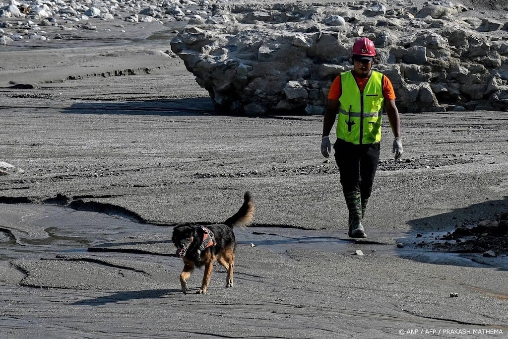Nepal staakt zoektocht naar vermisten overstromingen