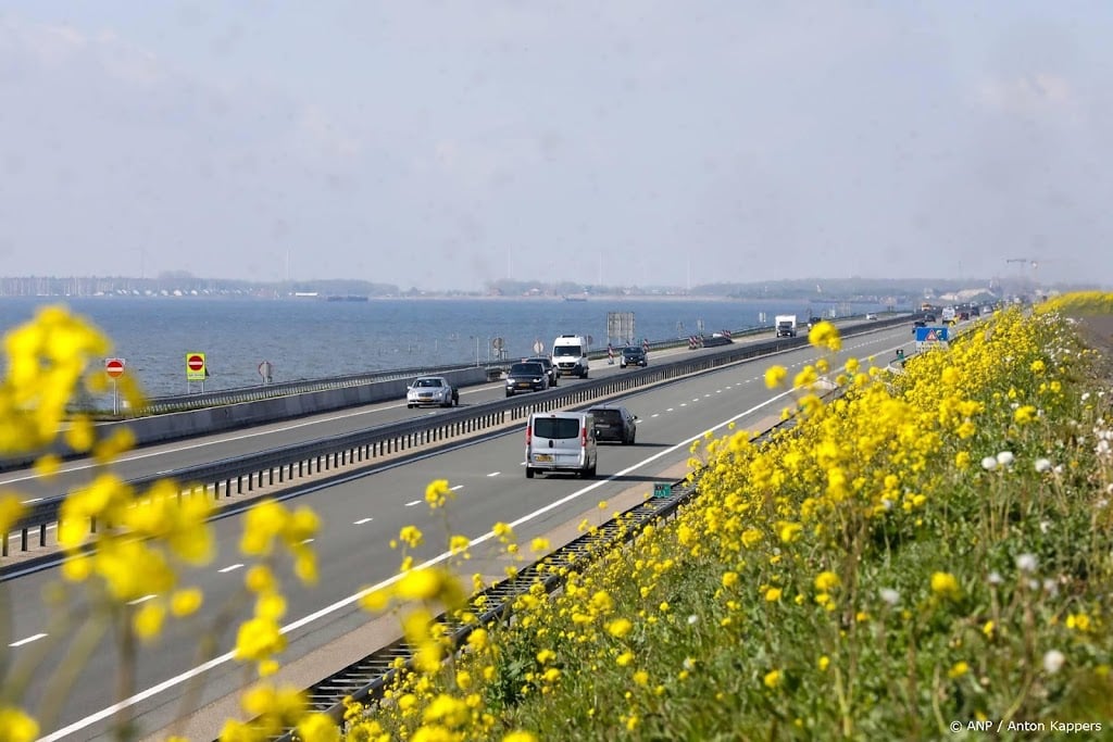 Afsluitdijk in beide richtingen dicht vanwege storing aan brug