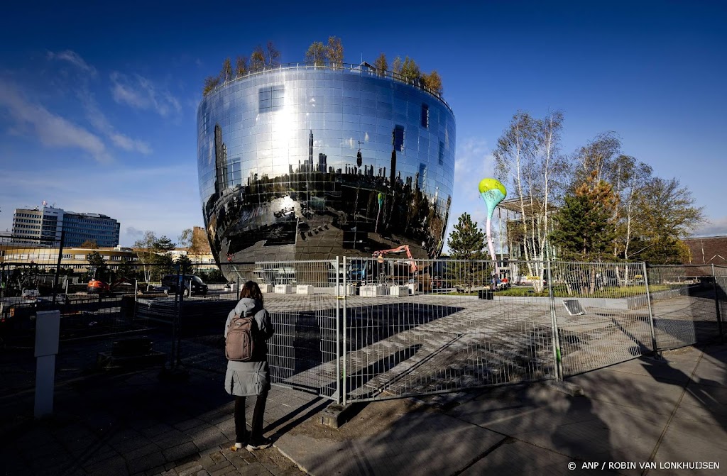 Koning opent spiegeldepot van Boijmans