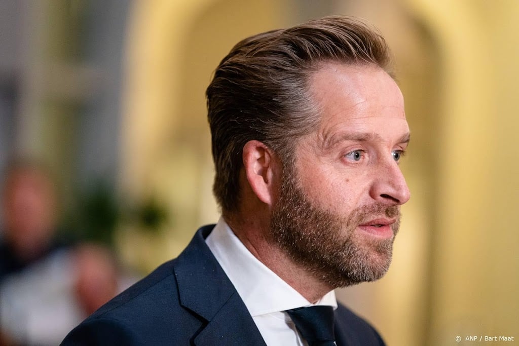 De Jonge: vaccinatiegraad is belangrijker dan coronamedicijn