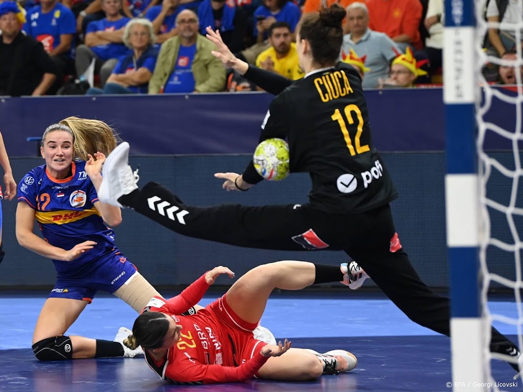 Handbalsters beginnen EK met nipte overwinning op Roemenië