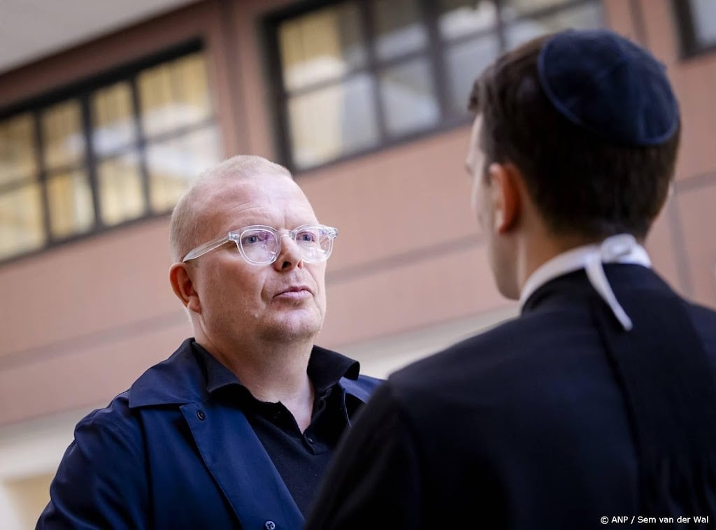Roddelpraat-presentator Jan Roos vrijgesproken van opruiing