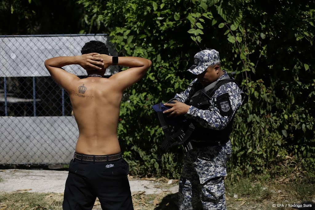 Meer dan 140 bendeleden opgepakt in afgesloten stad El Salvador