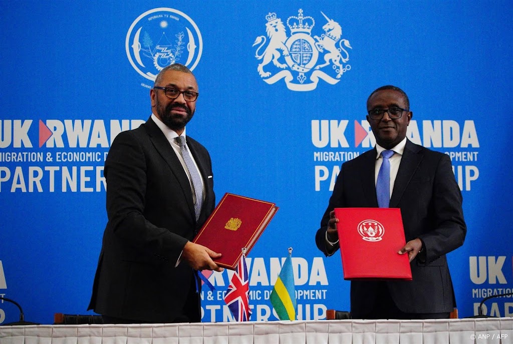 Londen en Rwanda tekenen nieuw verdrag over migranten